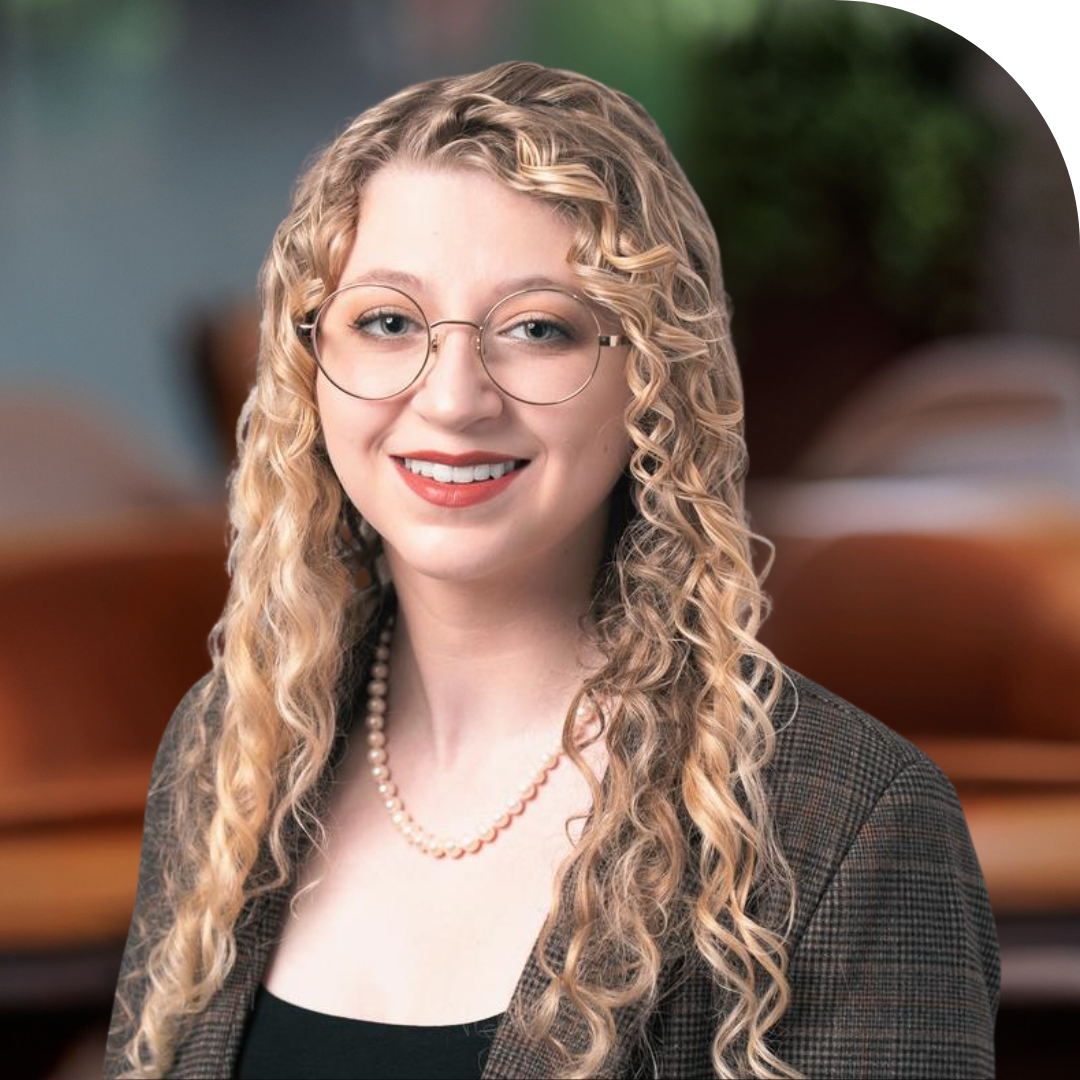 Stephanie DeLaHunt Headshot
